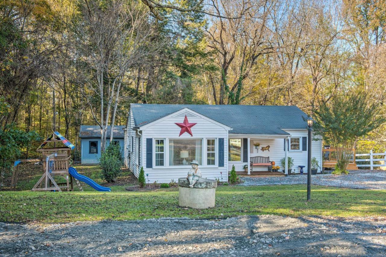 Peaceful Renovated Home With Deck On Half Acre! Эшборо Экстерьер фото