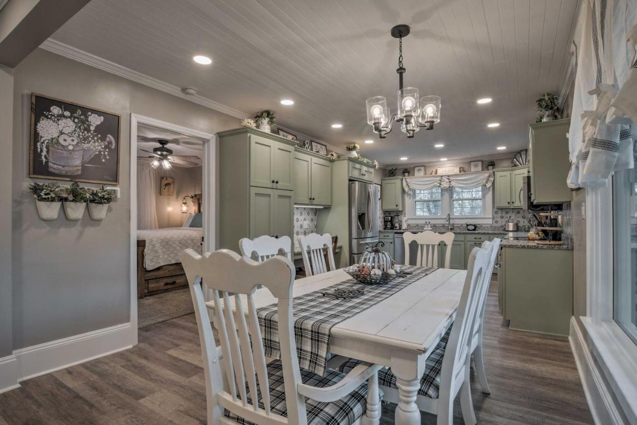 Peaceful Renovated Home With Deck On Half Acre! Эшборо Экстерьер фото